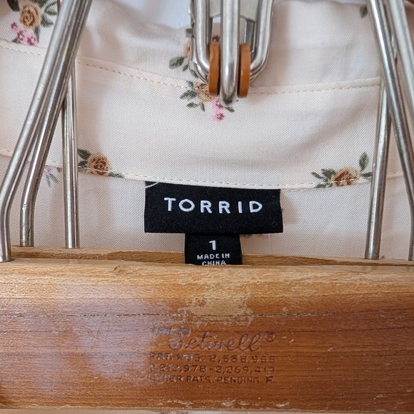 Torrid Dress Women's 1X White Cream Floral Shirtdress Maxi Challis Hi Low Tier - Picture 6 of 8